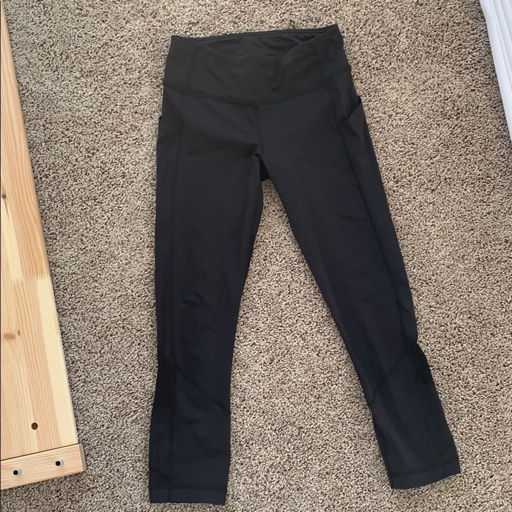 Size r lulu lemon cropped black leggings